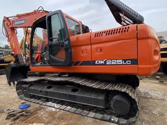 ۲۲ تن کاوشگر کرولری دوسان DX225 با قدرت موتور ۱۵۷ کیلو وات و ظرفیت سطل ۱٫۰۵ متر